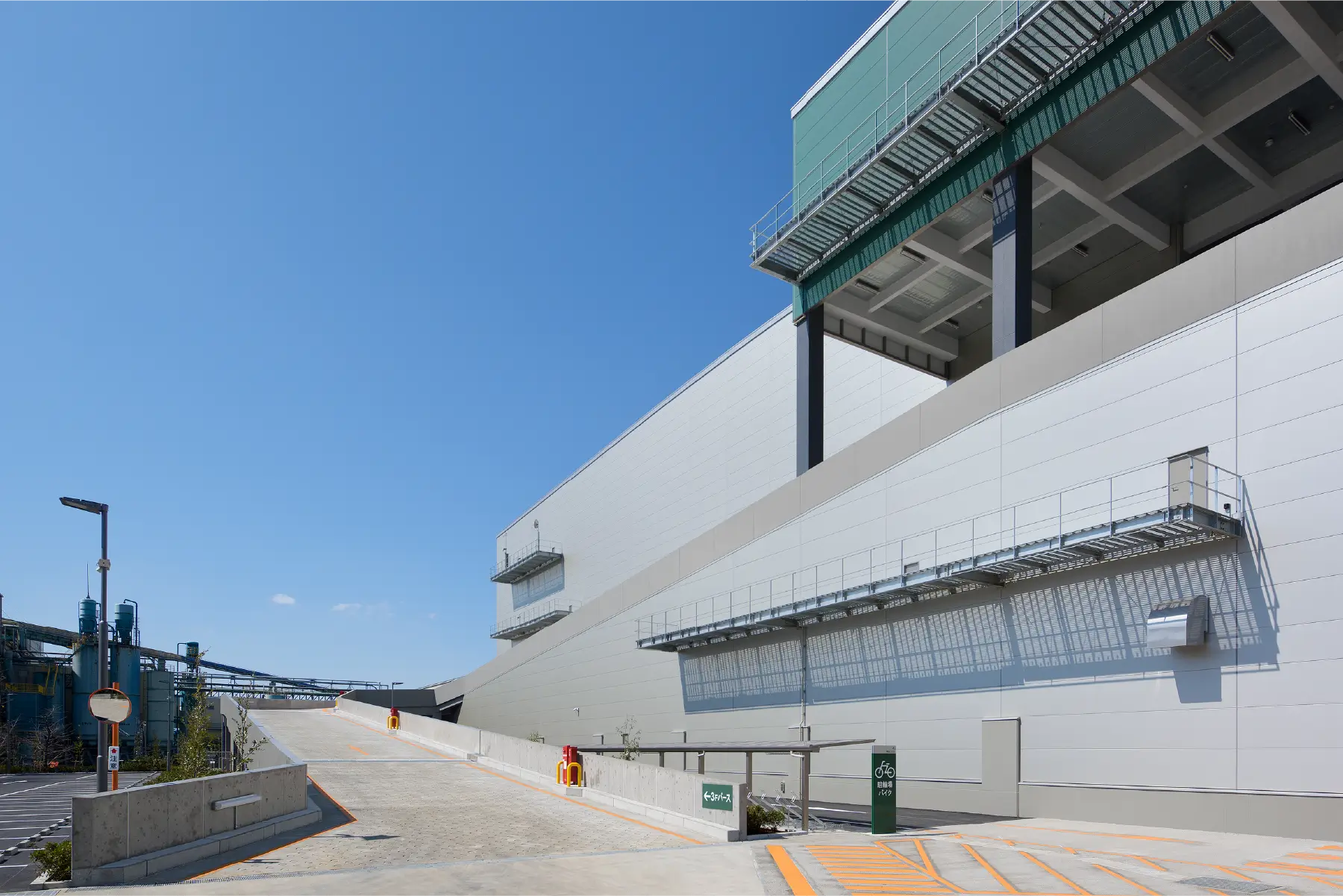 東習志野倉庫外観